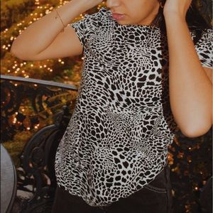 medium black&white cheetah print top